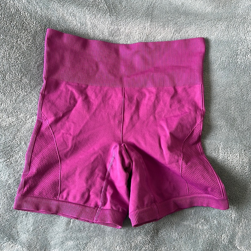 practically brand new lulu lemon compression bike short in purple